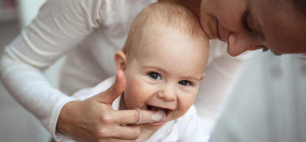 A quel âge faut-il brosser les dents de bébé?