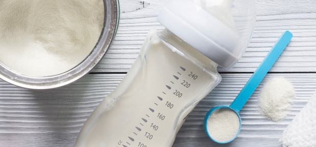 What are the differences between powdered and liquid infant milk?