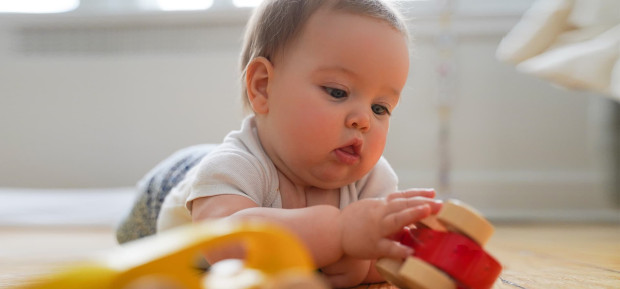 Motor skills: at what age does baby roll over?