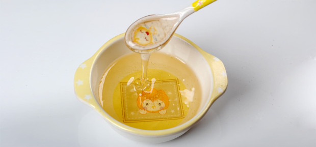 À quel âge bébé peut-il manger du miel ?