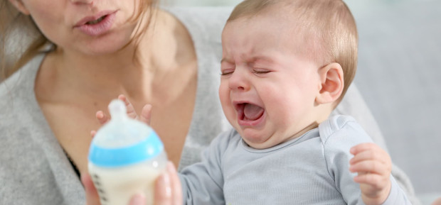 Comment faire quand bébé refuse le biberon ?