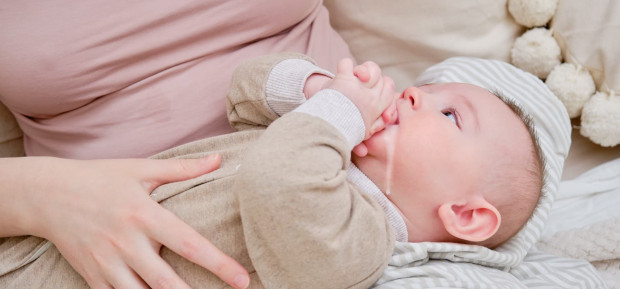 Régurgitation du bébé : que faire ?